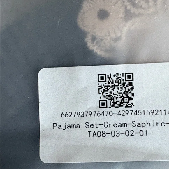 NWT Nordic Peace Satin Sleepwear Set - Picture 2 of 3